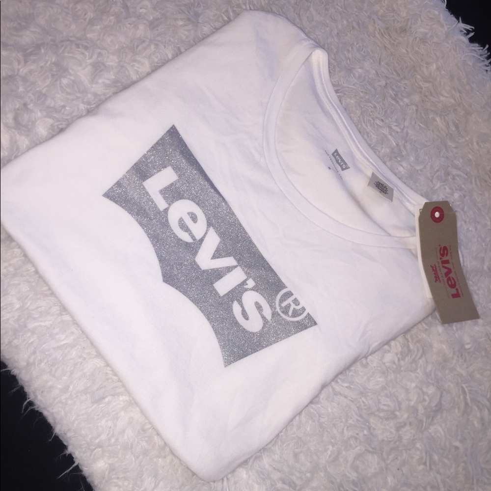 Levi’s Classic Logo Tee ✨